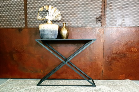 Console métal brut style industriel pour une décoration vintage pour loft