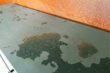 Console métal acier brut vernis style industriel pour une décoration vintage pour loft