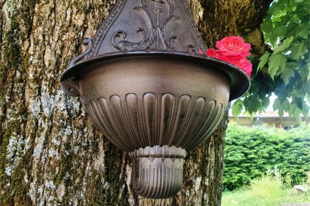 Fontaine Bucolique en fonte pour le jardin, fixation murale avec robinet laiton extérieur déco shabby chic design vintage