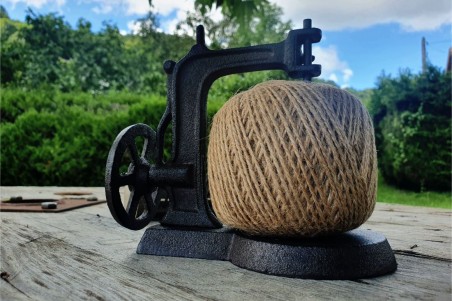 Porte-bobine en fonte - forme machine à coudre - déco de jardin - ficelle toujours à disposition pour les fleurs
