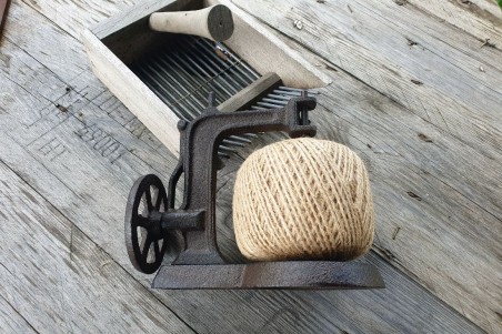 Porte-bobine en fonte - forme machine à coudre - déco de jardin - ficelle toujours à disposition pour les fleurs