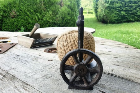 Porte-bobine en fonte - forme machine à coudre - déco de jardin - ficelle toujours à disposition pour les fleurs