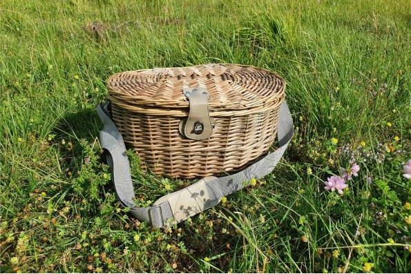 Panier de pique nique avec nappe complet pour 2 personnes décoration jardin idée cadeau été