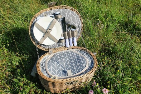 Panier de pique nique avec nappe complet pour 2 personnes décoration jardin idée cadeau été