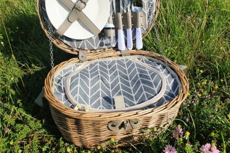 Panier de pique nique avec nappe complet pour 2 personnes décoration jardin idée cadeau été