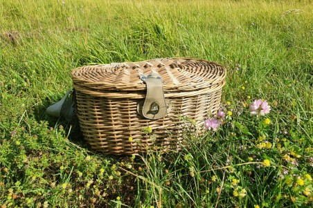 Panier de pique nique avec nappe complet pour 2 personnes décoration jardin idée cadeau été