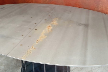 table ovale d'extérieur pour le jardin avec pieds central permettant une décoration florale ou autres