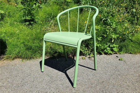 chaise vert sauge, arrondi, barreau, loft, deco vintage