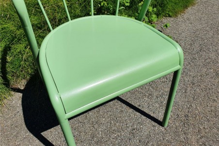 chaise vert sauge, arrondi, barreau, loft, deco vintage
