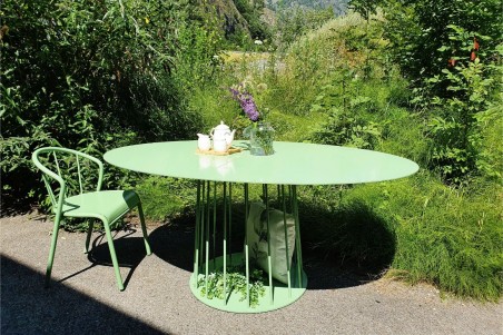 chaise vert sauge, arrondi, barreau, loft, déco vintage