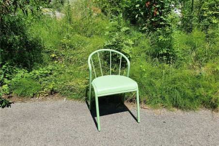 chaise vert sauge, arrondi, barreau, loft, deco vintage