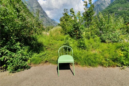 chaise vert sauge, arrondi, barreau, loft, deco vintage