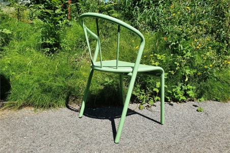 chaise vert sauge, arrondi, barreau, loft, deco vintage