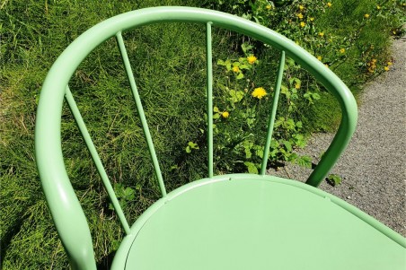 chaise vert sauge, arrondi, barreau, loft, deco vintage