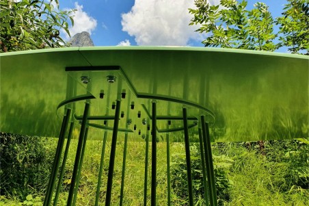 table ovale d'extérieur pour le jardin avec pieds central permettant une décoration florale ou autres