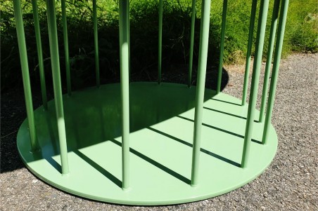 table ovale d'extérieur pour le jardin avec pieds central permettant une décoration florale ou autres