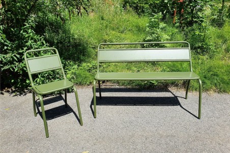 chaise kaki métal acier thermolaqué, style écolier, design industriel