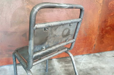 chaise métal acier brut vernis ou thermolaqué, déco écolier, design industriel, style vintage
