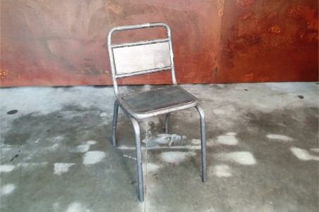 chaise métal acier brut vernis ou thermolaqué, déco écolier, design industriel, style vintage