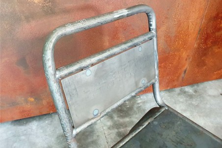 chaise métal acier brut vernis ou thermolaqué, déco écolier, design industriel, style vintage