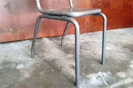 chaise métal acier brut vernis ou thermolaqué, déco écolier, design industriel, style vintage