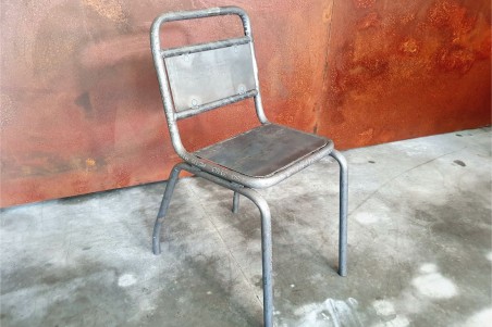 chaise métal acier brut vernis ou thermolaqué, déco écolier, design industriel, style vintage