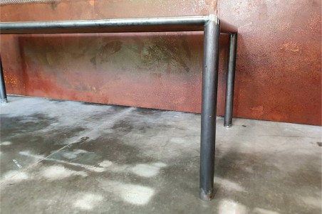 table métal acier brut vernis ou thermolaqué et bois, déco écolier, design industriel, style vintage, loft, bar, restaurant