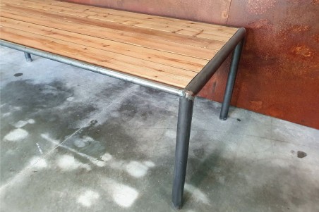 table métal acier brut vernis ou thermolaqué et bois, déco écolier, design industriel, style vintage, loft, bar, restaurant