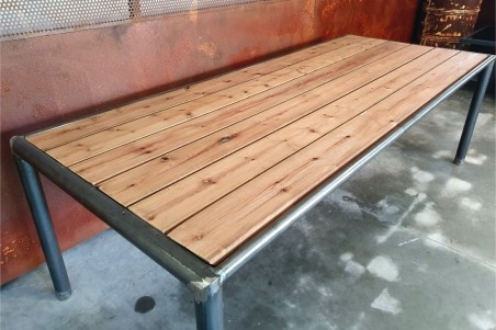 table métal acier brut vernis ou thermolaqué et bois, déco écolier, design industriel, style vintage, loft, bar, restaurant