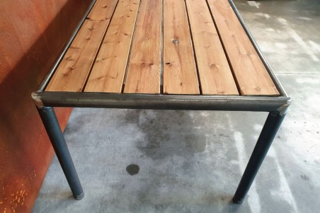table métal acier brut vernis ou thermolaqué et bois, déco écolier, design industriel, style vintage, loft, bar, restaurant
