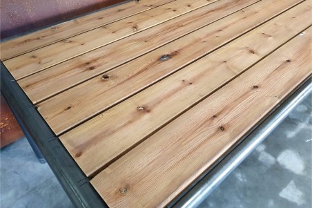 table métal acier brut vernis ou thermolaqué et bois, déco écolier, design industriel, style vintage, loft, bar, restaurant