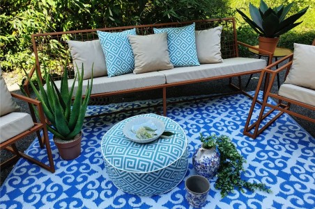 pouf extérieur gonflable rond, tissu déparlant, couleur bleu, forme géométrique