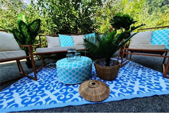 pouf extérieur gonflable rond, tissu déparlant, couleur vert d'eau, forme géométrique