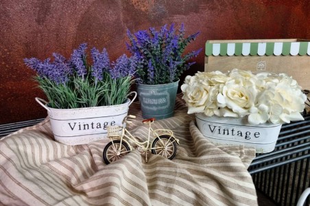 pot de fleurs style jardinière vieilli lavandes pot vintage floral couleur lilas