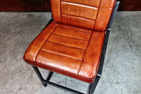 chaise haute ilot style vintage décoration industriel, aménagement bar, décoration contemporaine