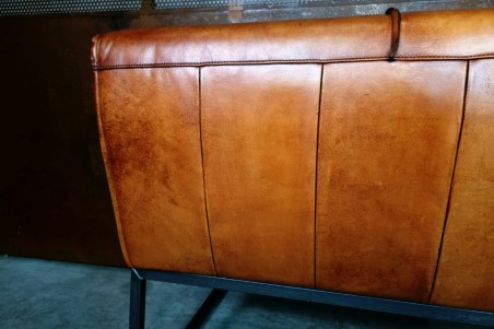 Banquette maxi confort en cuir camel sombre et métal déco vintage style indus design loft ou contemporain