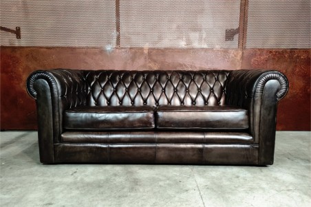 Arthonne - Canapé "Chesterfield" en cuir capitonné