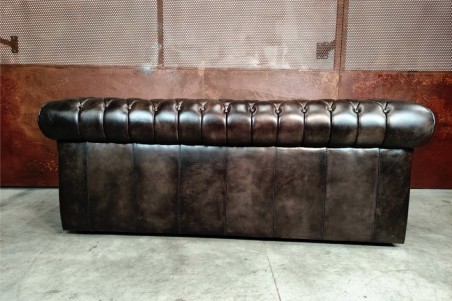 Arthonne - Canapé "Chesterfield" en cuir capitonné
