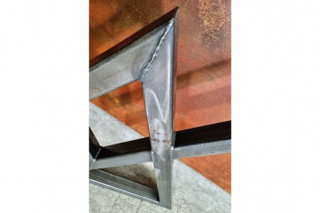 Pieds de table métal en triangles style industriel, culture vintage, décoration loft, design contemporain