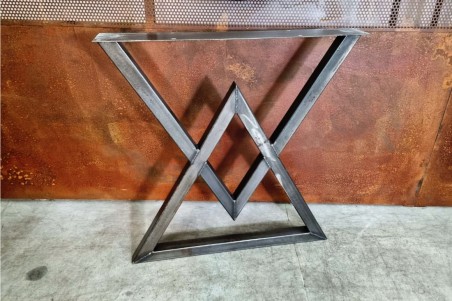 Pieds de table métal en triangles style industriel, culture vintage, décoration loft, design contemporain