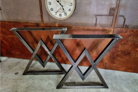 Pieds de table métal en triangles style industriel, culture vintage, décoration loft, design contemporain