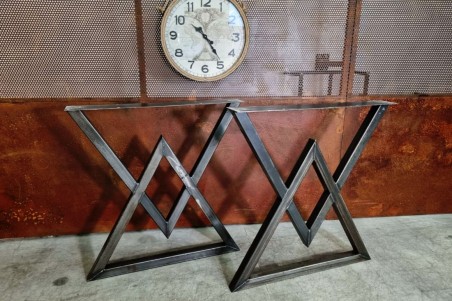 Pieds de table métal en triangles style industriel, culture vintage, décoration loft, design contemporain