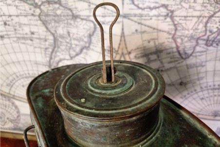 chiner, brocante, pulvérisateur avec lanière sac à dos, vintage, vieilli, ancien