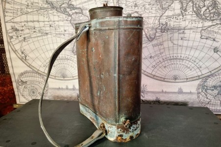 chiner, brocante, pulvérisateur avec lanière sac à dos, vintage, vieilli, ancien