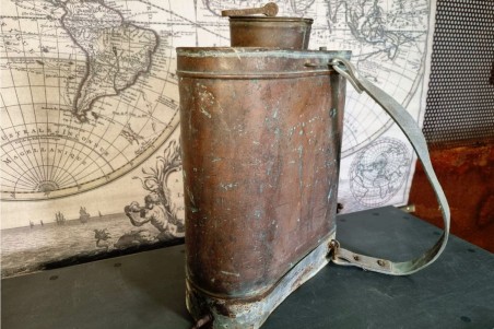 chiner, brocante, pulvérisateur avec lanière sac à dos, vintage, vieilli, ancien