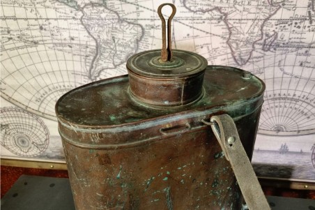 chiner, brocante, pulvérisateur avec lanière sac à dos, vintage, vieilli, ancien