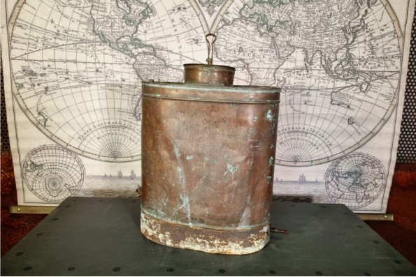 chiner, brocante, pulvérisateur avec lanière sac à dos, vintage, vieilli, ancien