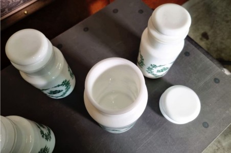 chiner, brocante, pot en porcelaine, lot de 4, blanc et vert, vintage, vieilli, ancien, vintage