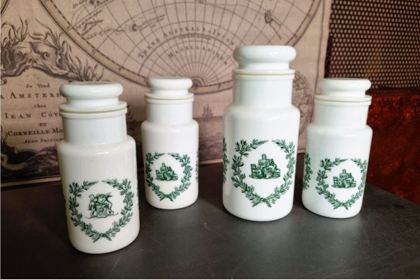 chiner, brocante, pot en porcelaine, lot de 4, blanc et vert, vintage, vieilli, ancien, vintage