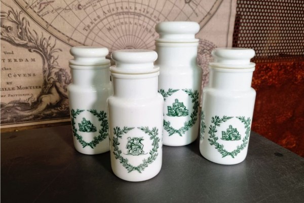 chiner, brocante, pot en porcelaine, lot de 4, blanc et vert, vintage, vieilli, ancien, vintage 2